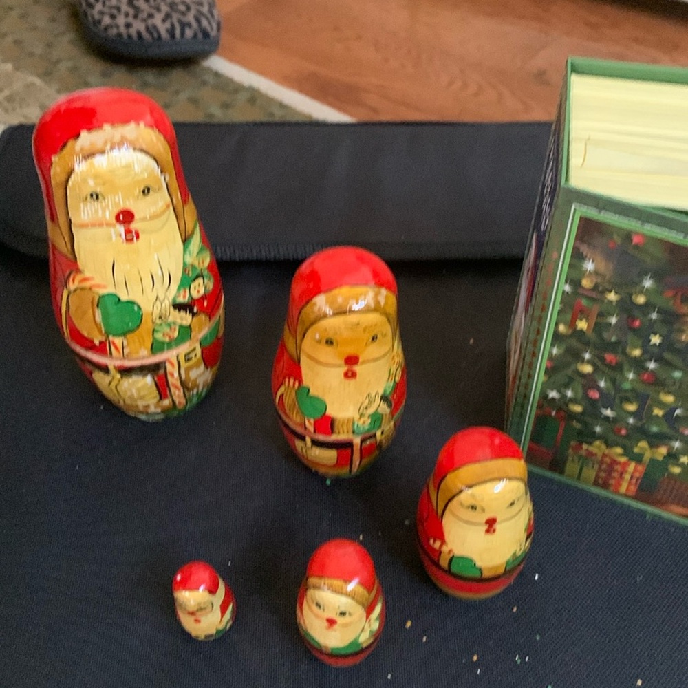 Nested  Santa 5 pc.